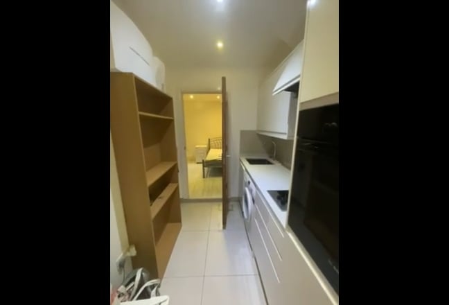 One bed  flat with separate kitchen and balcony  Main Photo