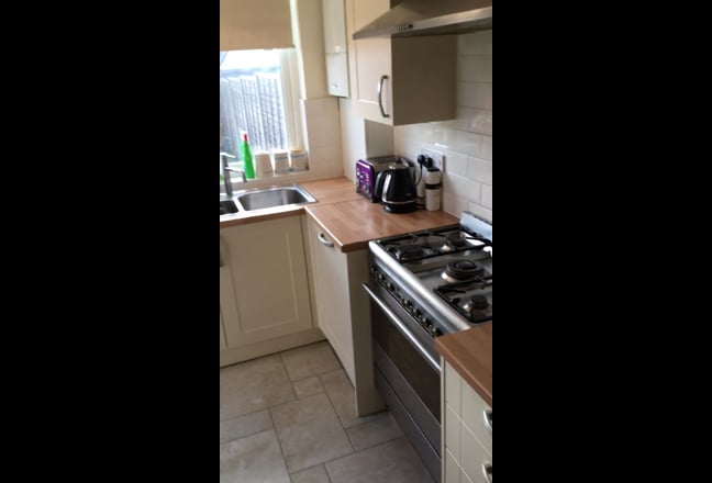 Bedroom in refurbished home, quiet West Acton Main Photo