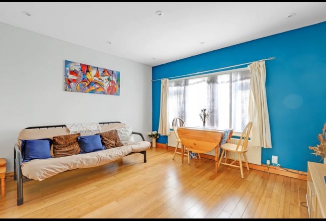 Cosy flat with great transport connections Main Photo