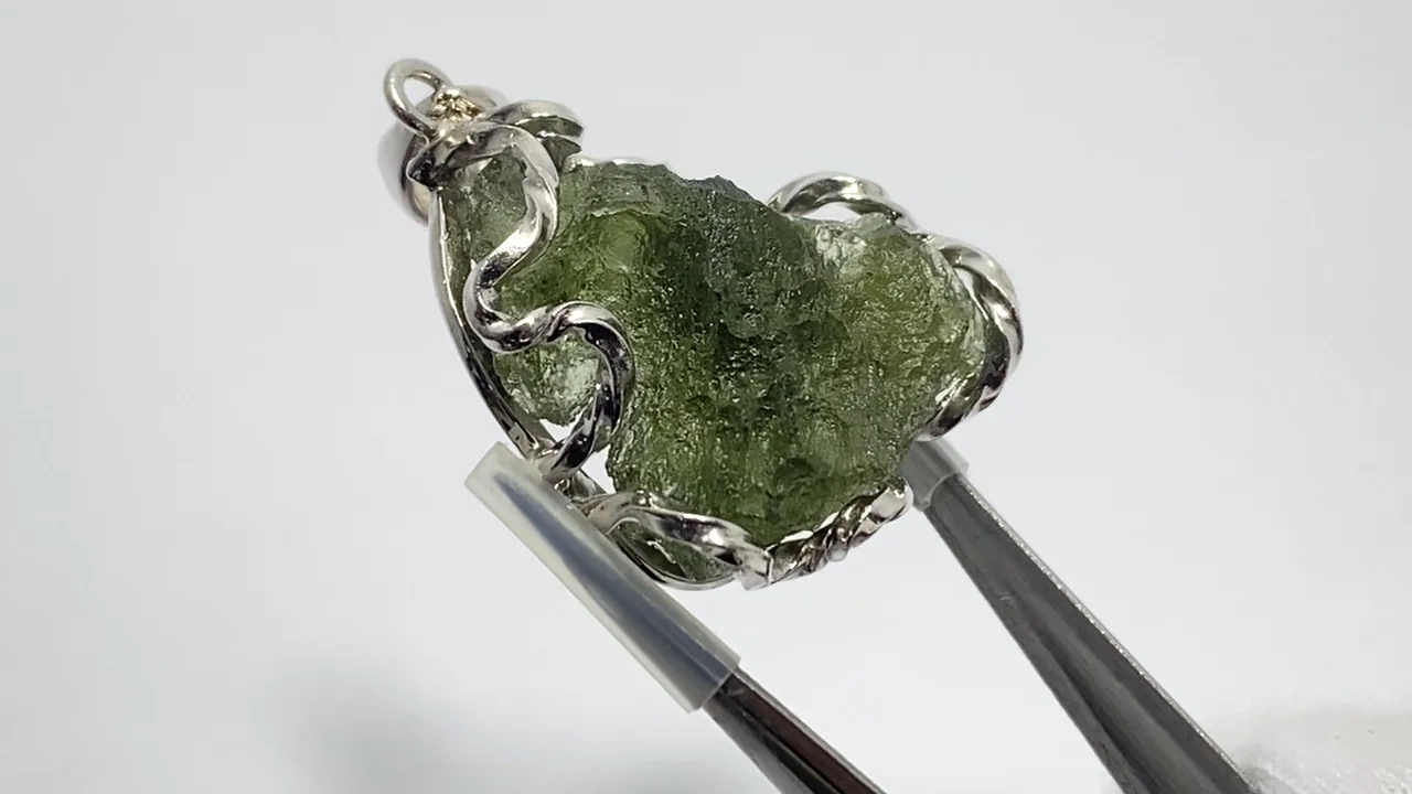 動画】【1点もの】モルダバイト ラフロックタンブル ペンダントトップ