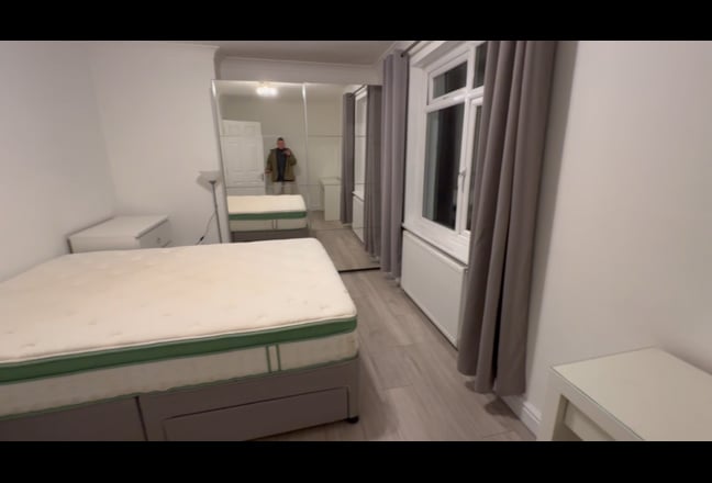 Large room Main Photo