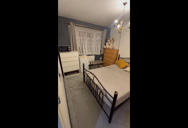 Fully Furnished single & double room in SE18 Main Photo