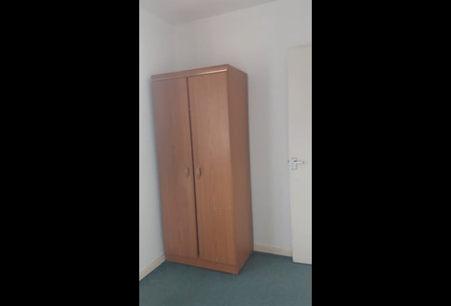 2 bedrooms in a 3 bedroom creative house 🌞 Main Photo