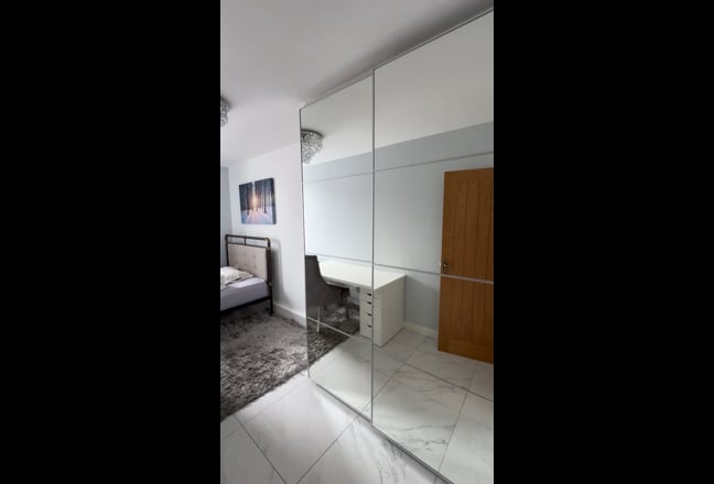 A Spacious Double Room Abbey Road NW6 Main Photo