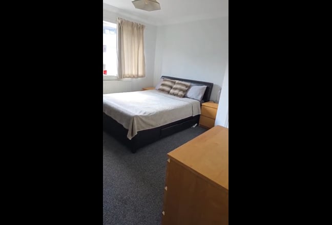 Amazing Large double room with ensuite Bathroom Main Photo