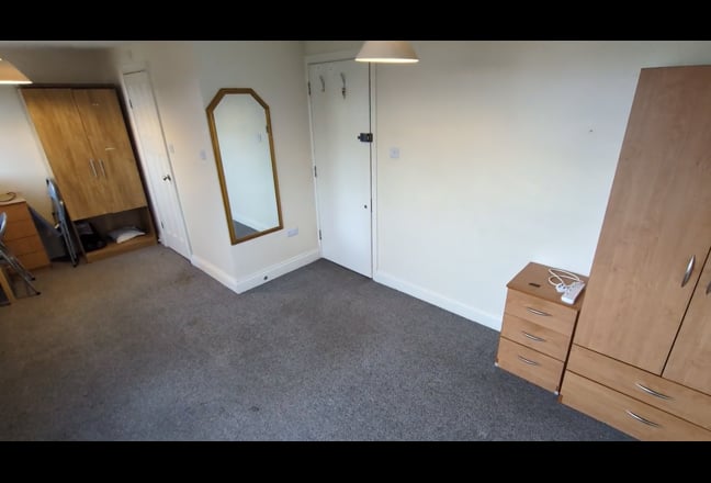 All Bills Included En-Suite Loft Room Zone 2 Main Photo