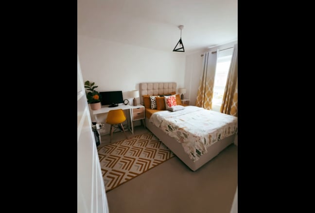 Large Double Room Wt Private Toilet Clean & Tidy Main Photo