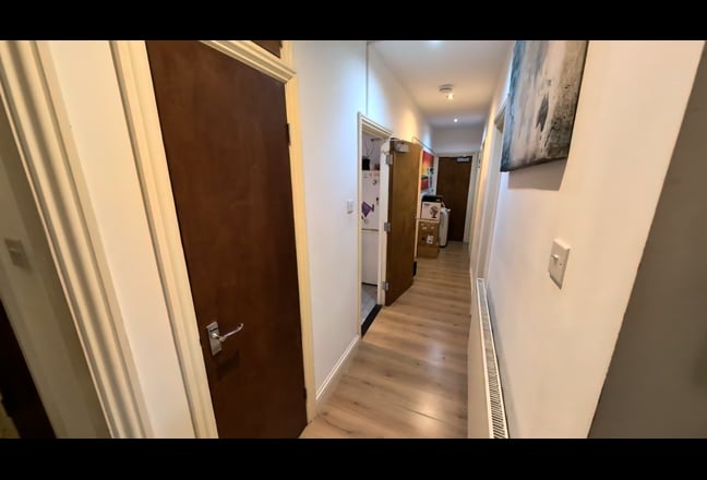 HUGE Double Room: 2-Min Walk to Finchley Road Stat Main Photo