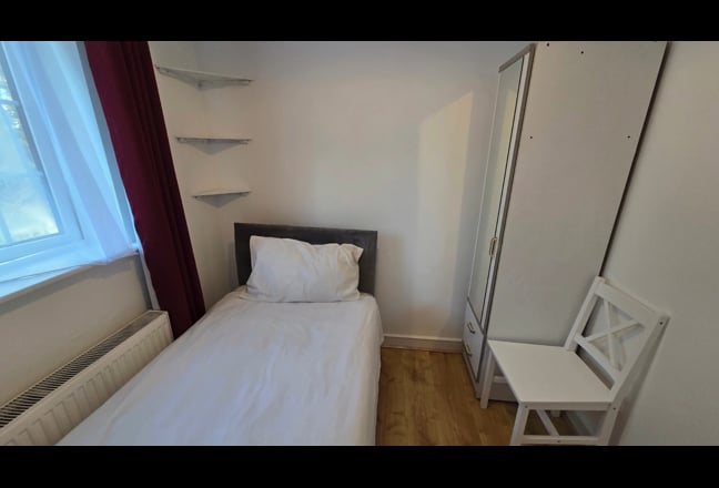 Single Room to Let Short Term - Edgware Main Photo