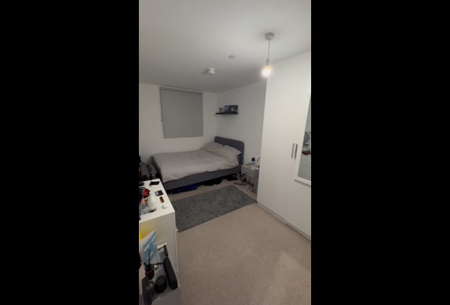 Spacious room in Salford Quays. Main Photo