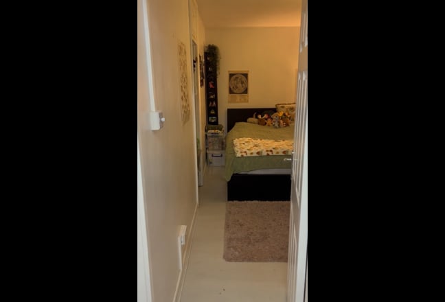 Video 1: Double bedroom accessorise as to what makes you comfortable as my current lodger has done…cosy!