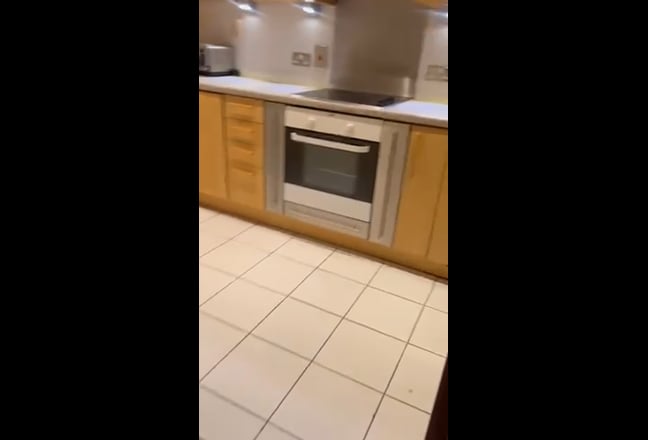 Single room available in 3 bedroom flat! Main Photo