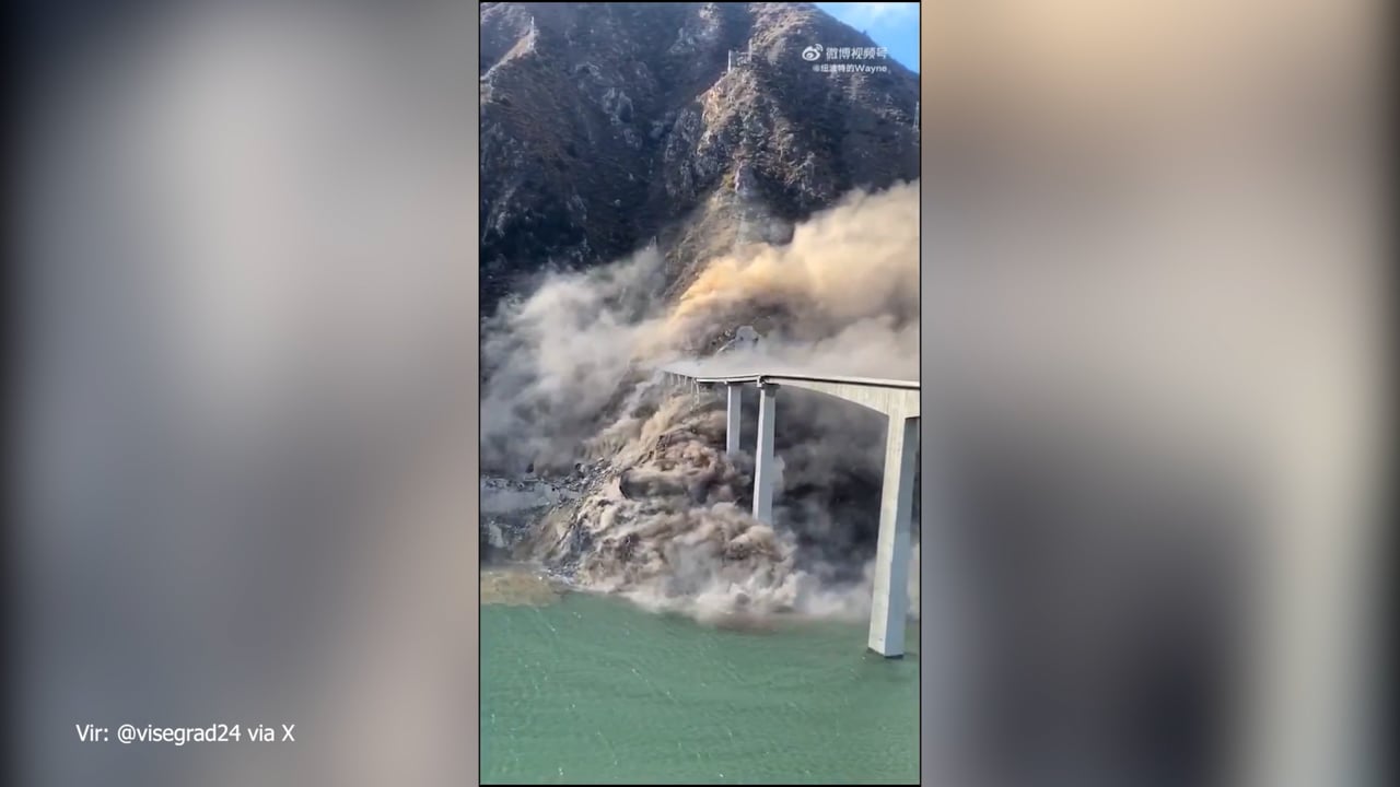 Trenutki katastrofe: na novo odprti most se je delno zrušil