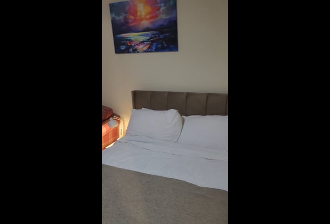 Modern Double Room in SE28– Ideal for Professional Main Photo