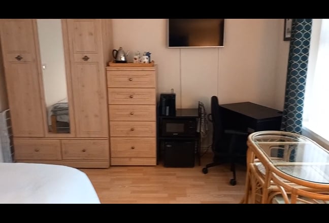 S/C Bedroom/Wetroom/+ Fridge/Microwave/Airfryer Main Photo