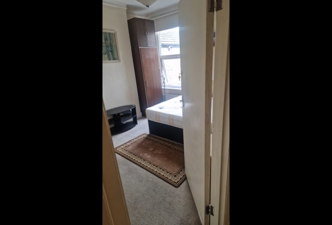 Double room in quiet house N22 Main Photo