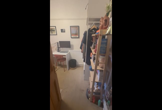 Lovely double room in friendly house share  Main Photo