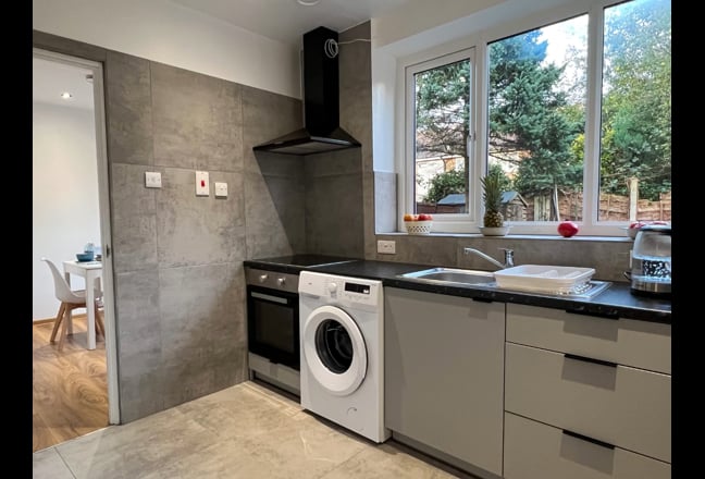 Spacious rooms in newly renovated house Main Photo