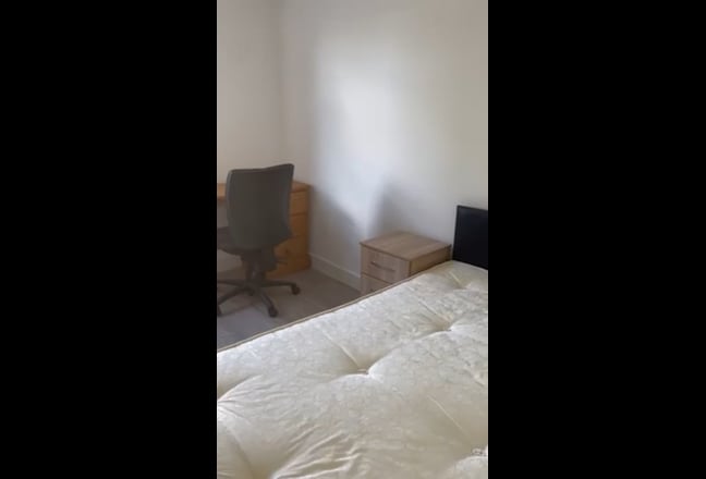 Beautiful Double Room in Edmonton N18 Main Photo