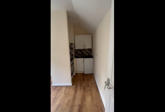 Studio Flat  Main Photo