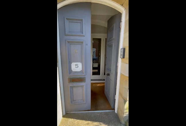 🏡En Suite Room Available in Horsham Town Centre🏡 Main Photo