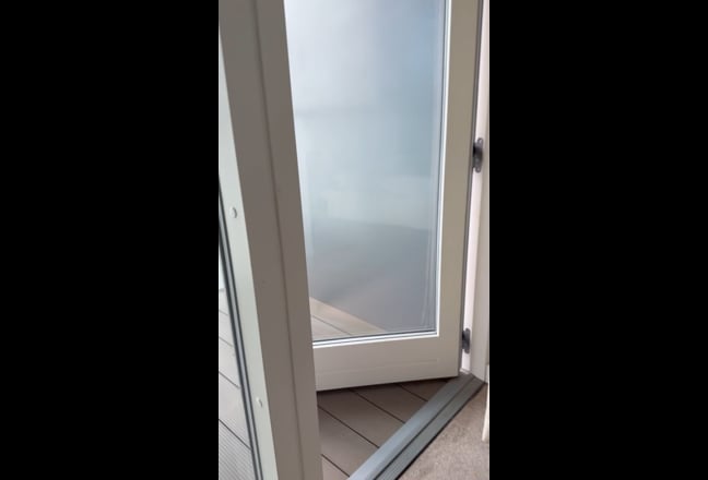 Cosy Ensuite Double Room w/ Private Balcony, gym Main Photo