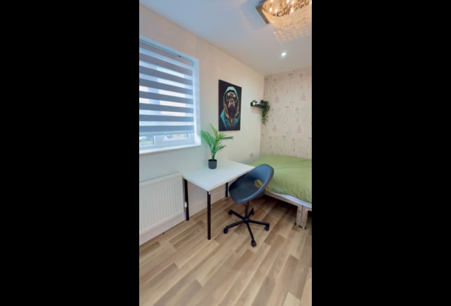 🌟 Stunning Double Room in a Modern Luxury Home  Main Photo