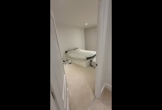 Spacious Double Bedroom in a Newly Built Home Main Photo