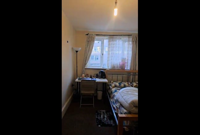 Affordable Room in Canary Wharf-Short Walk to Stn! Main Photo