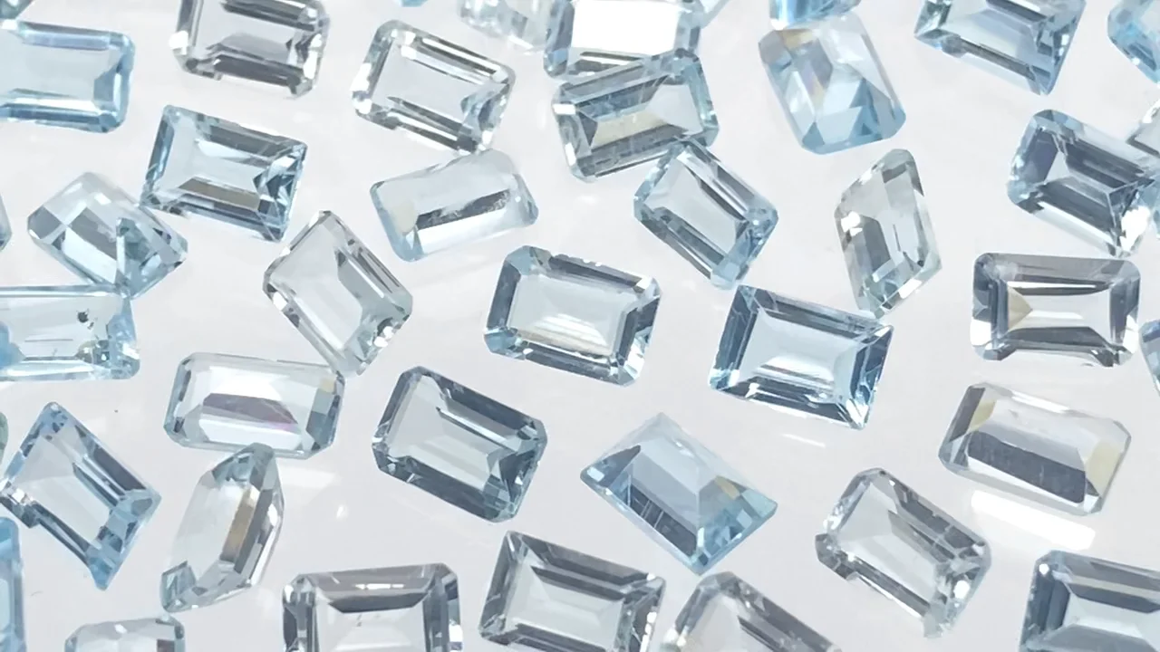 スカイブルートパーズ 穴なし レクタングルファセットカット（ルース