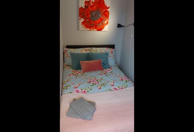 3 Rooms Available Close to the town center Main Photo