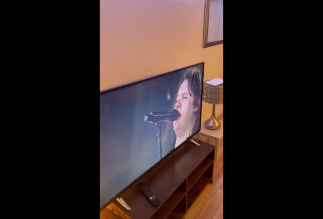 Entire flat £1250or £625 pp 2bed rm ML3 0NH Main Photo