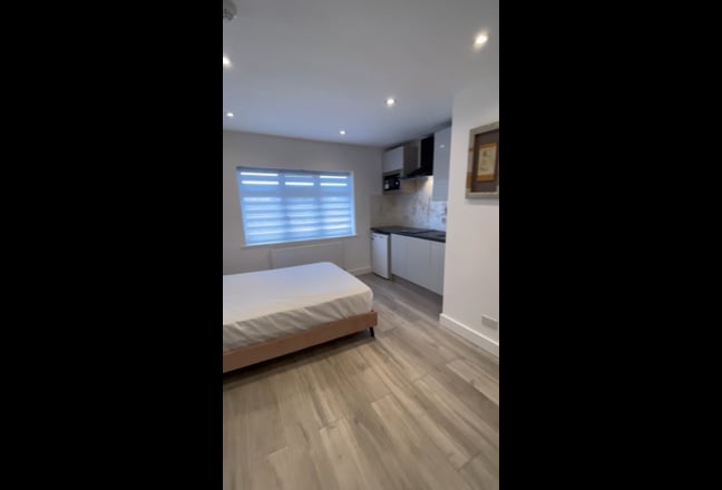 Lovely studio flat to let  Main Photo