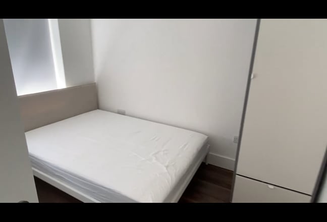 Available Now Room In Wimbledon Park Main Photo