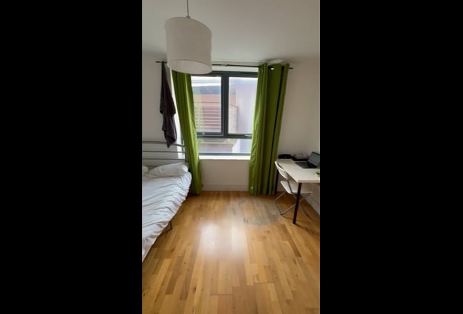 😍 Lovely Room in 3 Bedflat - by Canary Wharf✨  Main Photo