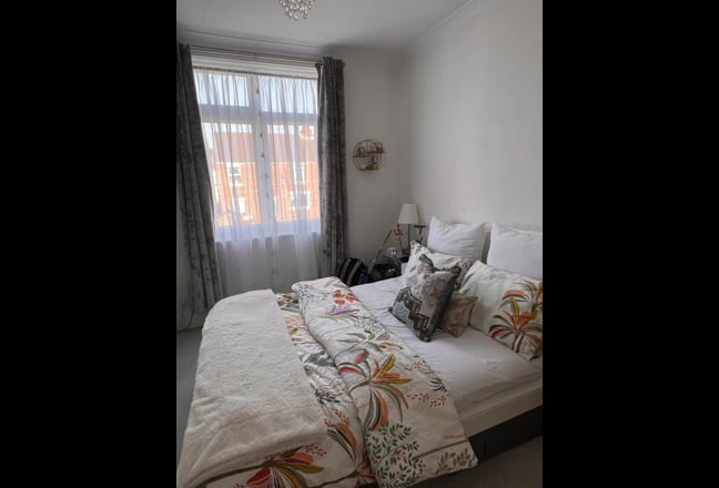 Double and Single Room available in Peaceful area Main Photo