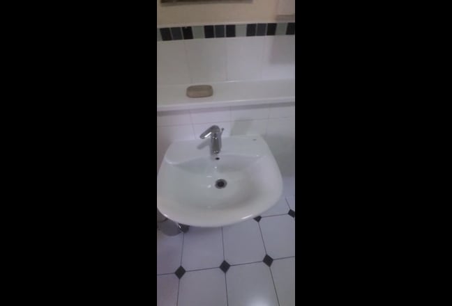 1 Bedroom apt - Own bathroom + balcony Main Photo