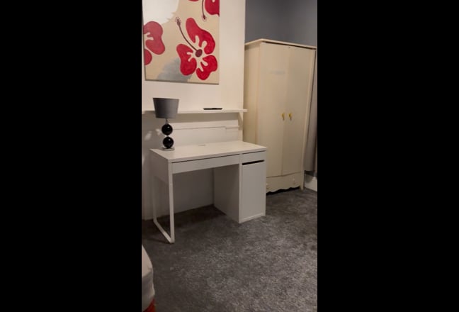 Newly Refurbished 1 Bed 1 Bathroom Ready to Move Main Photo