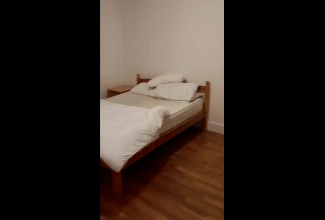 Ready!☀️Spacious Ensuit☀️Limehouse! Female Flat  Main Photo