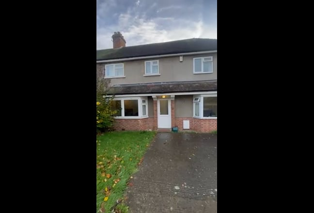 Large double room available in Cowley!  Main Photo