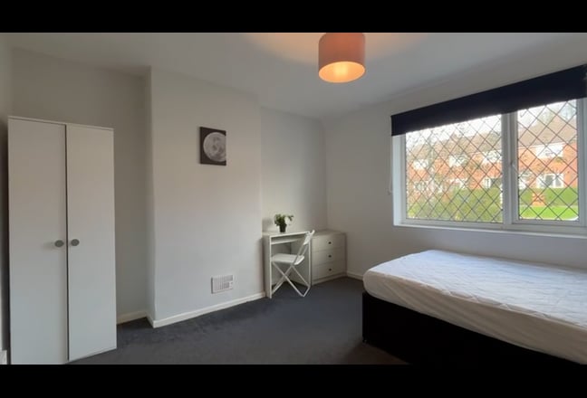 Available - Stylish Double Bedrooms In Bolton Main Photo