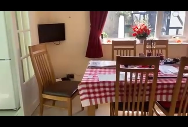 Warm double room with cleaner coming weekly Main Photo