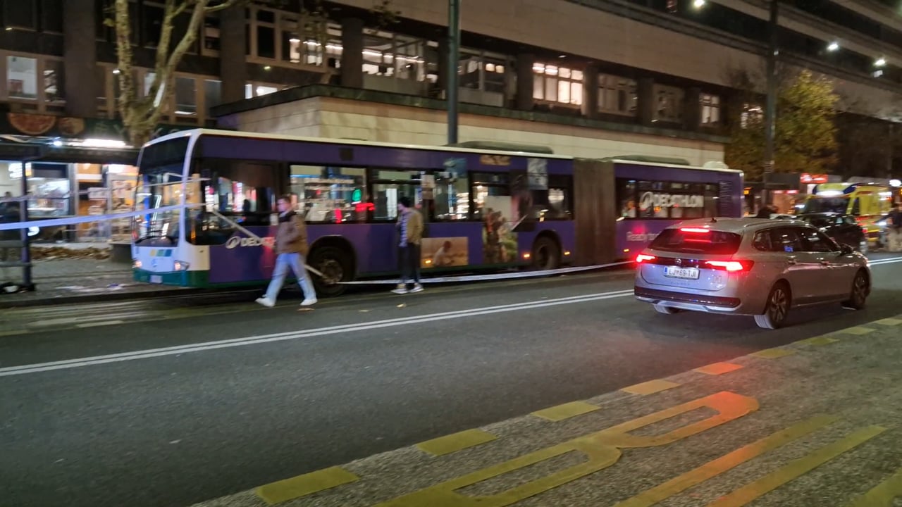 V Ljubljani zabodli osebo, posredujejo policisti in reševalci #foto