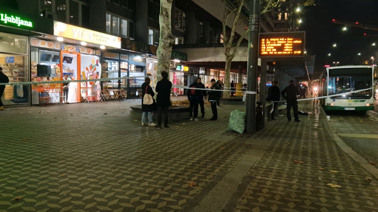 V Ljubljani zabodli osebo, posredujejo policisti in reševalci #foto