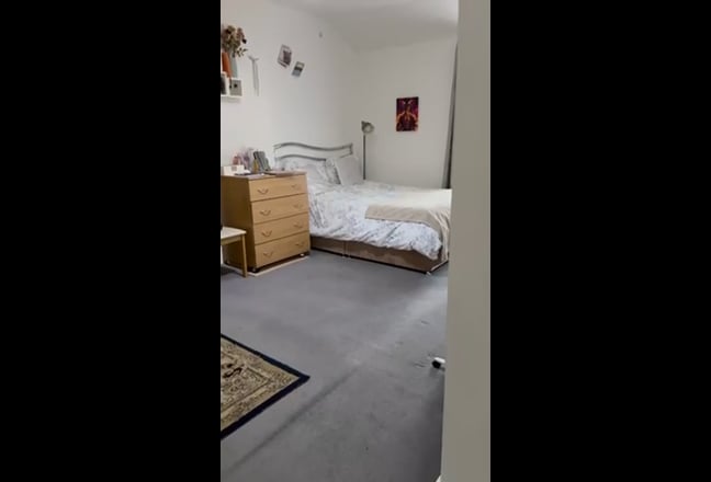 Large furnished double room  Main Photo