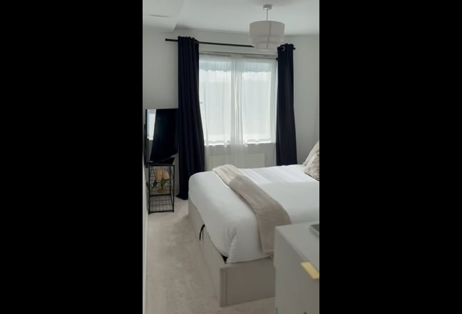 En suite double room for short term rent  Main Photo