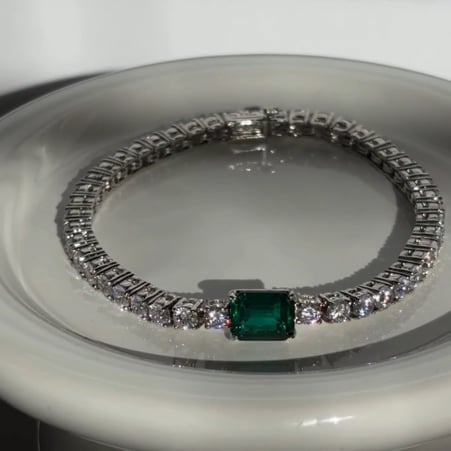 .16ct Stone Bracelet with 2.5ct Emerald(10.5 TCW)