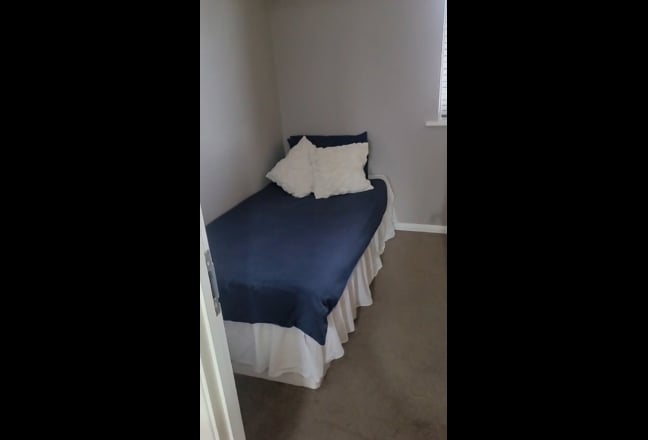 Single Room in Spacious 6 Bedroom House Main Photo