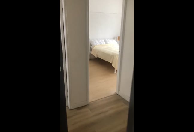 Spacious 2 bedroom flat with large garden Main Photo