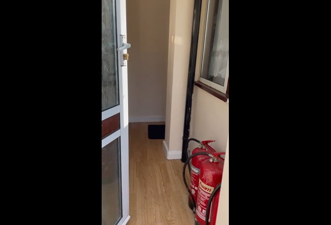 Double bedroom in share Flat-Near Brent Cross shop Main Photo